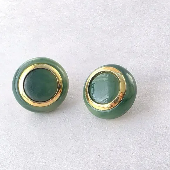 Crown Trifari Faux Jade Cabachon Clip On Earrings Gold-Tone Vintage Signed - Picture 1 of 6